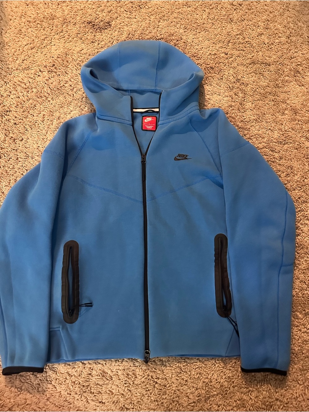 Nike Tech Fleece
Windrunner Full-Zip Hoodie
Size L Blue